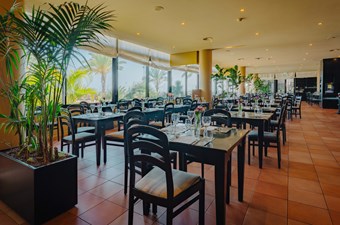 calheta-beach-hotel-restaurant-buffet-madeira-island-4.jpg