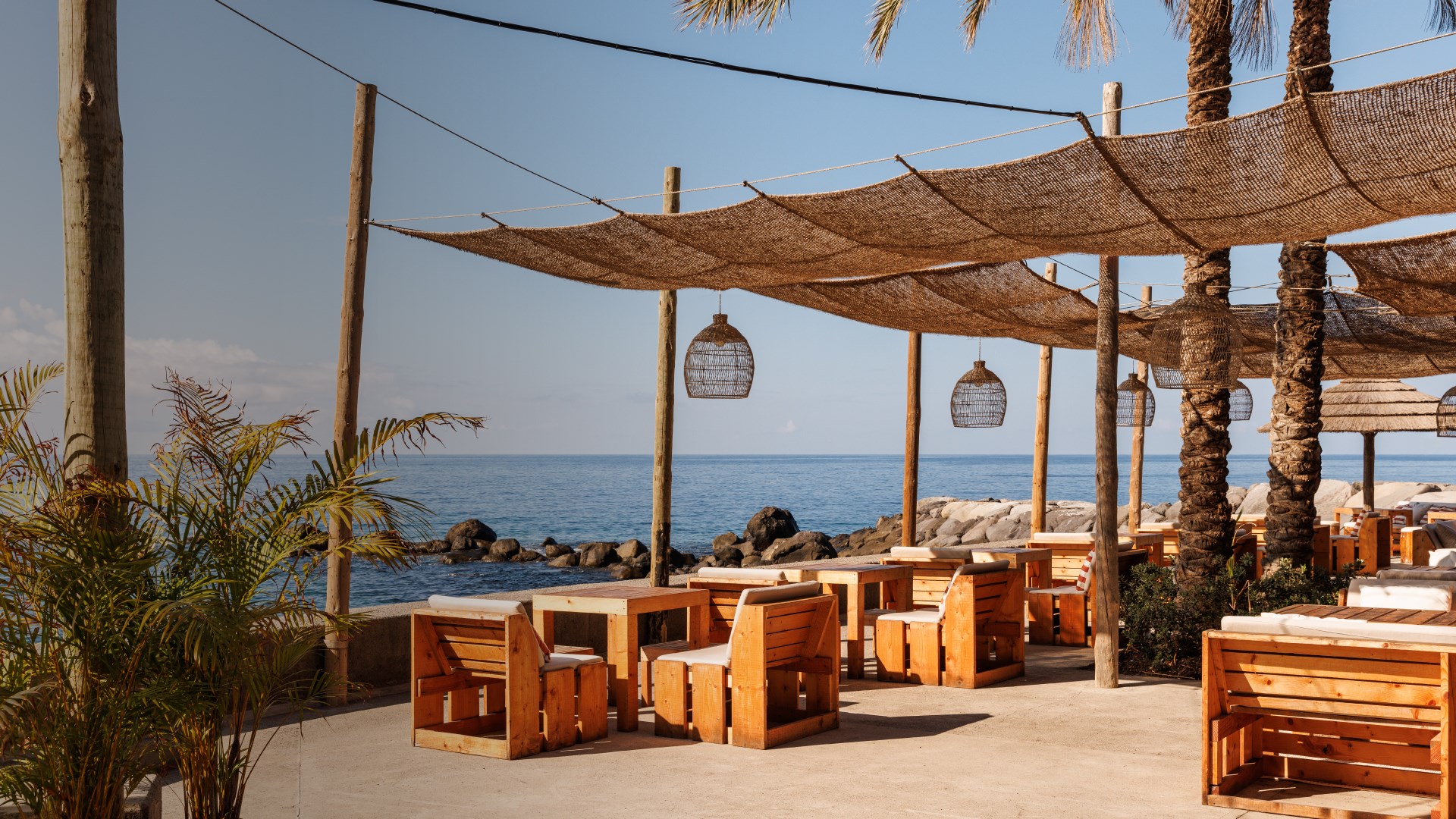 Saccharum-Calhau-Beach-Club-Restaurant-Bar-4.jpg